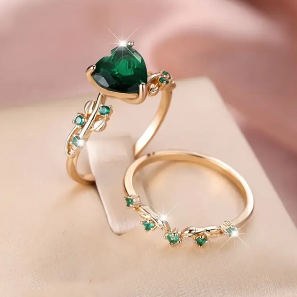 Gold Colored 2pcs Ring with Green Heart-Shaped Synthetic Zirconia- NIP - Picture 5 of 7